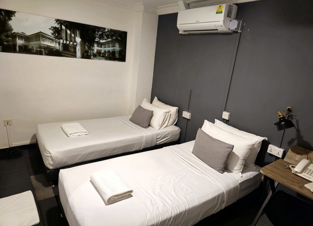deluxe room, check inn @ little india, check inn little india, little india singapore, singapore, onlyprathamesh